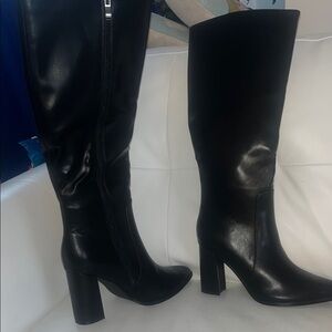 ZZs Sleek Black Leather Heeled Boots